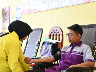 Wujudkan Semangat Give Blood Share Life Melalui Donor Darah Massal di SMK Negeri Wonosalam